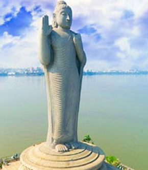 Hussain Sagar lake and the Buddha statue
